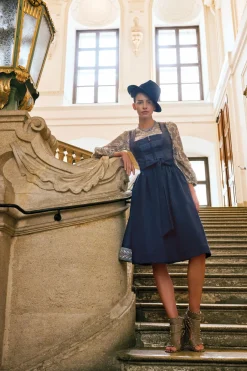 SPORTALM Dirndl*Dirndl aus Kunstleder und zusätzlichem Gürtel