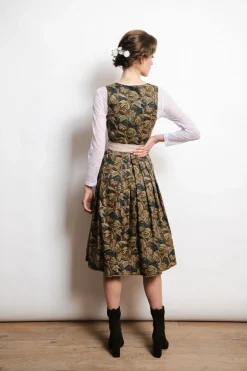 SPORTALM Dirndl*Dirndl mit Allover-Druck und Schürze mit Lochstickerei
