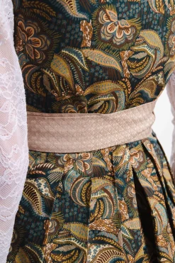 SPORTALM Dirndl*Dirndl mit Allover-Druck und Schürze mit Lochstickerei