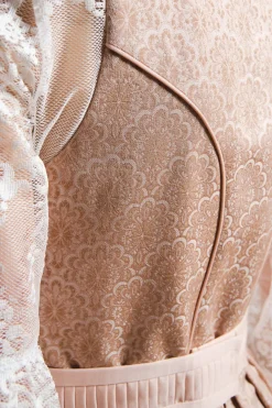 SPORTALM Dirndl*Dirndl mit schimmernder Schürze und zusätzlichem Gürtel